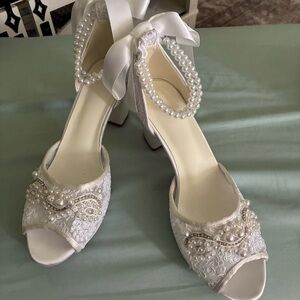 N w/oT White Pearl Lace Heels with Ankle Ribbon. Size 42/US 10 1/2 women’s.